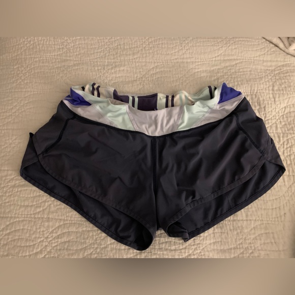 Lululemon size 10 shorts - Picture 2 of 4